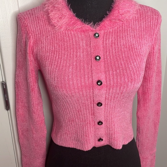 Urban Outfitters Rose Crop Sweater with Faux Fur Collar Size L - Picture 4 of 8